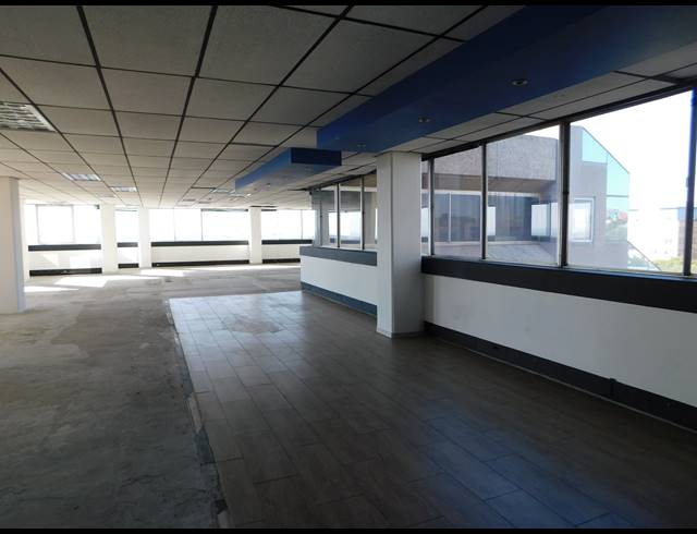 3,514M² OFFICE TO LET IN FERNDALE